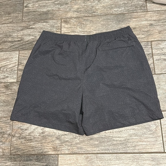 Chubbies XL - 5.5 inseam - like new - Picture 3 of 3